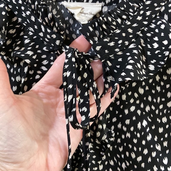 Sleeveless Blouse by Betsy’s Boutique Shop. EUC! - Picture 3 of 16